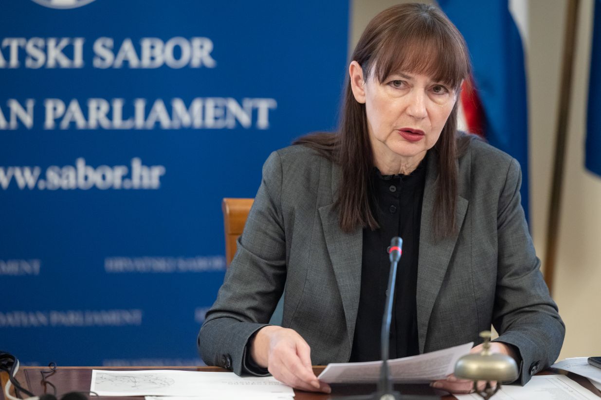 F-zin #52: Jadranska magistrala – i prometnica i razglednica